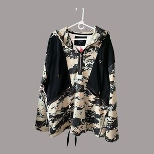 True Religion 1/2 zip true black and geo print combo